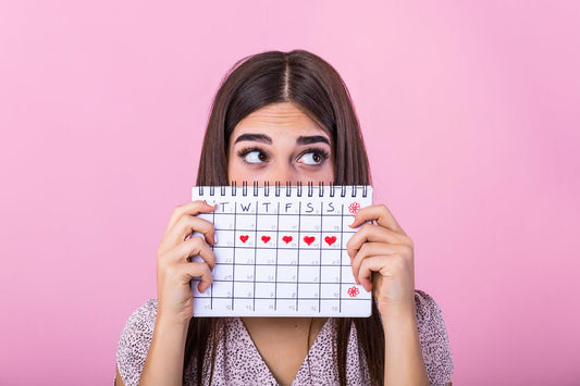 femme avec culotte menstruelle 