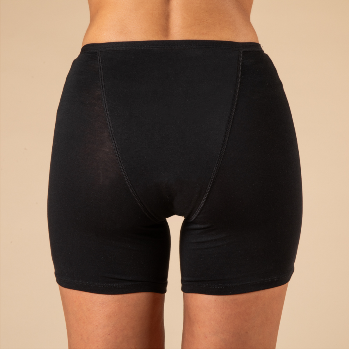 Boxer menstruel Romy noir, détail de la coupe au dos